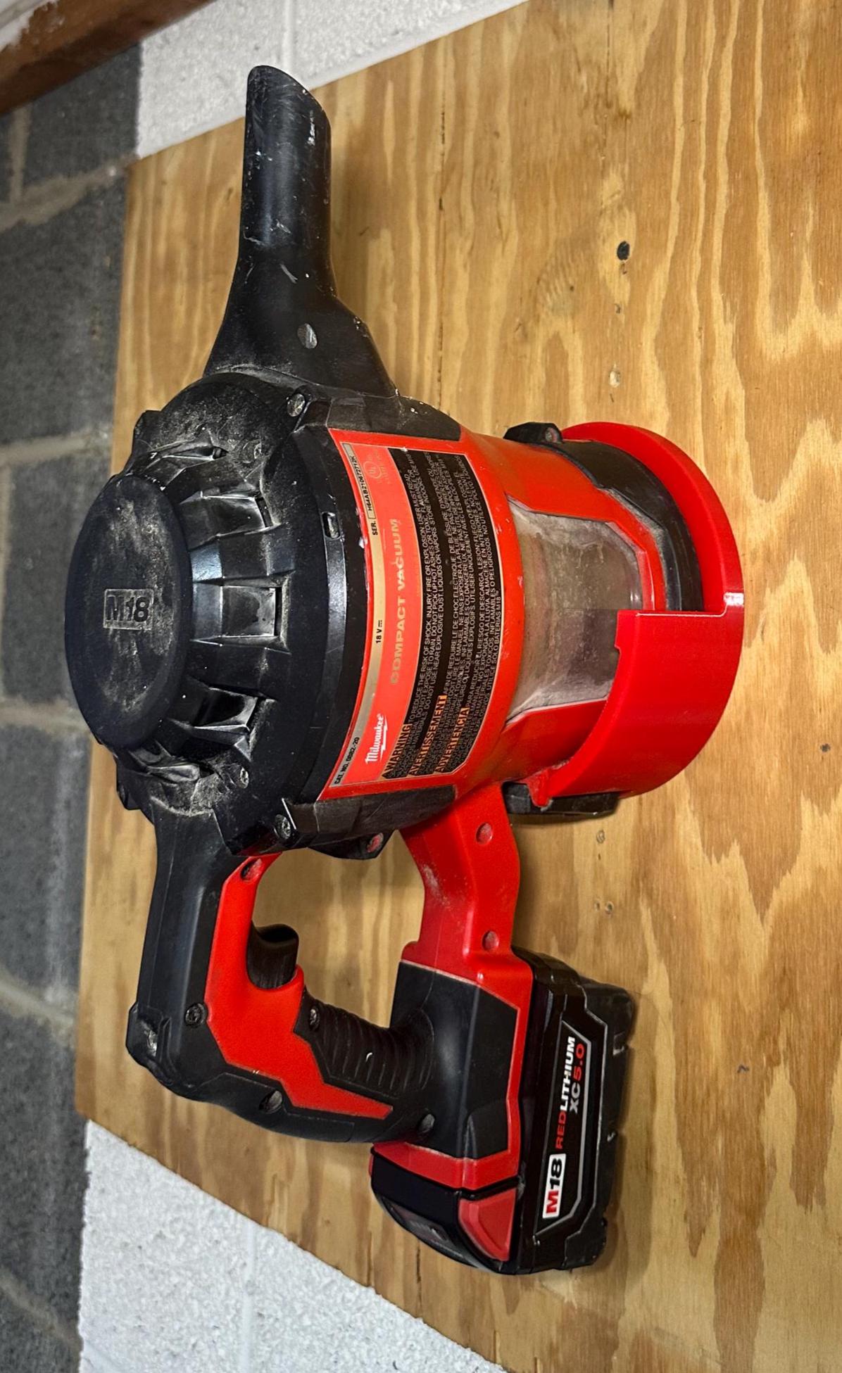 Milwaukee M18 Compact Vaccuum Compatible Wall Mount Hanger (for Model #0882-20)