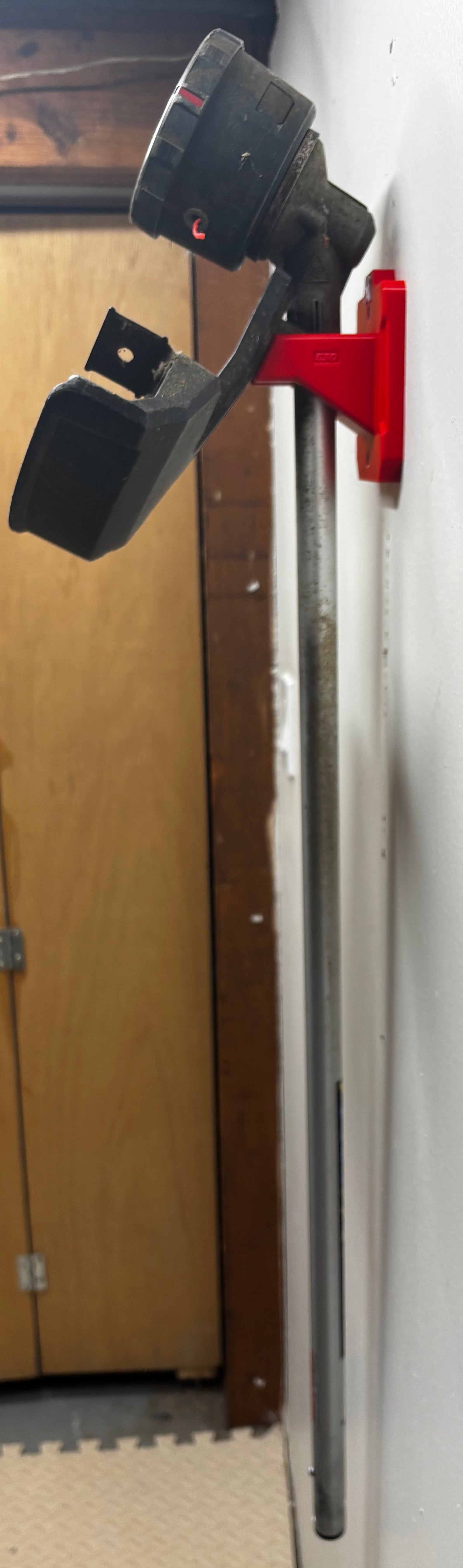 M18 QUIK-LOK String Trimmer Attachment Compatible Wall Mount