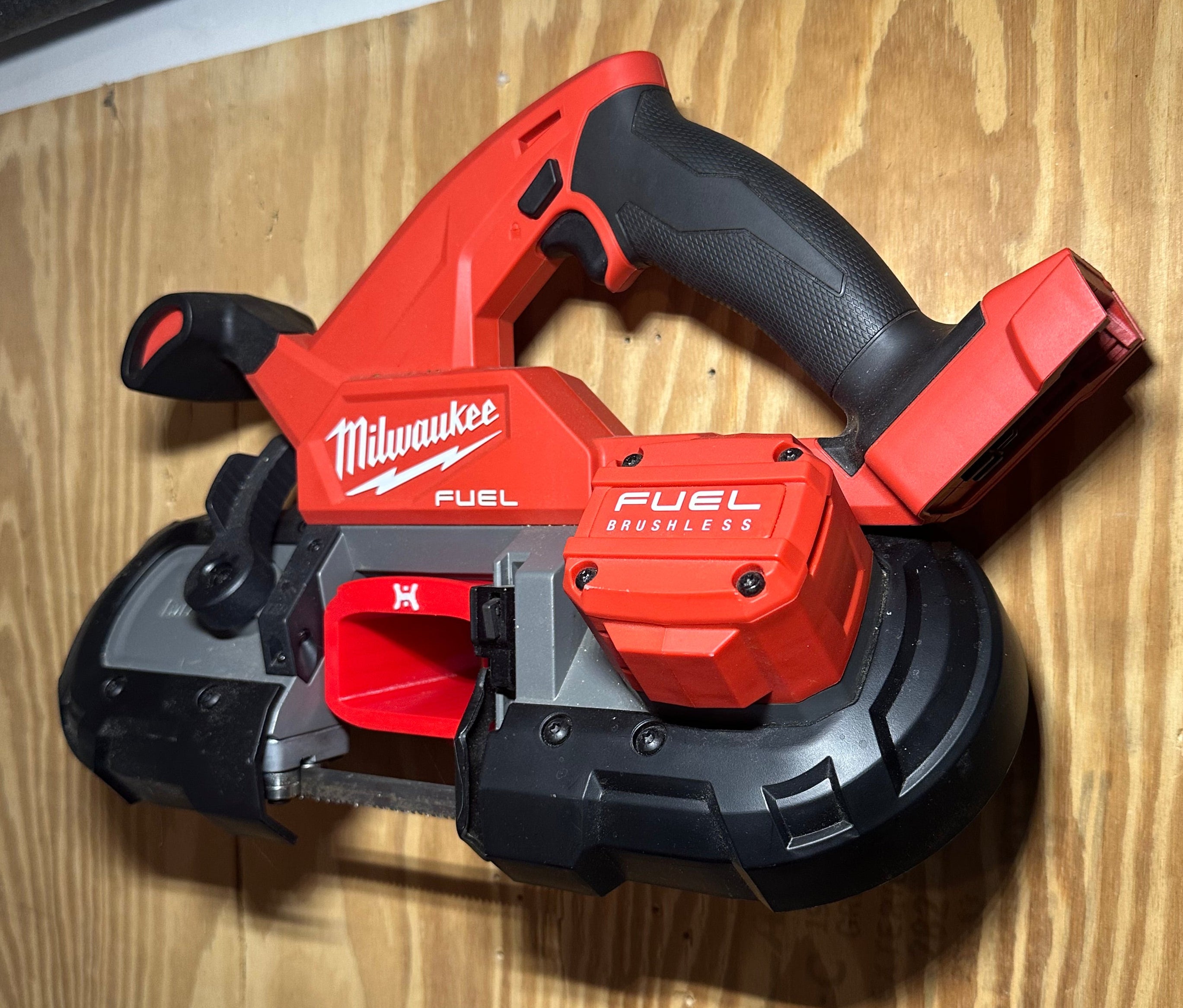 Milwaukee M18 Compact Bandsaw Compatible Wall Mount Hanger (for Model #2829-20)
