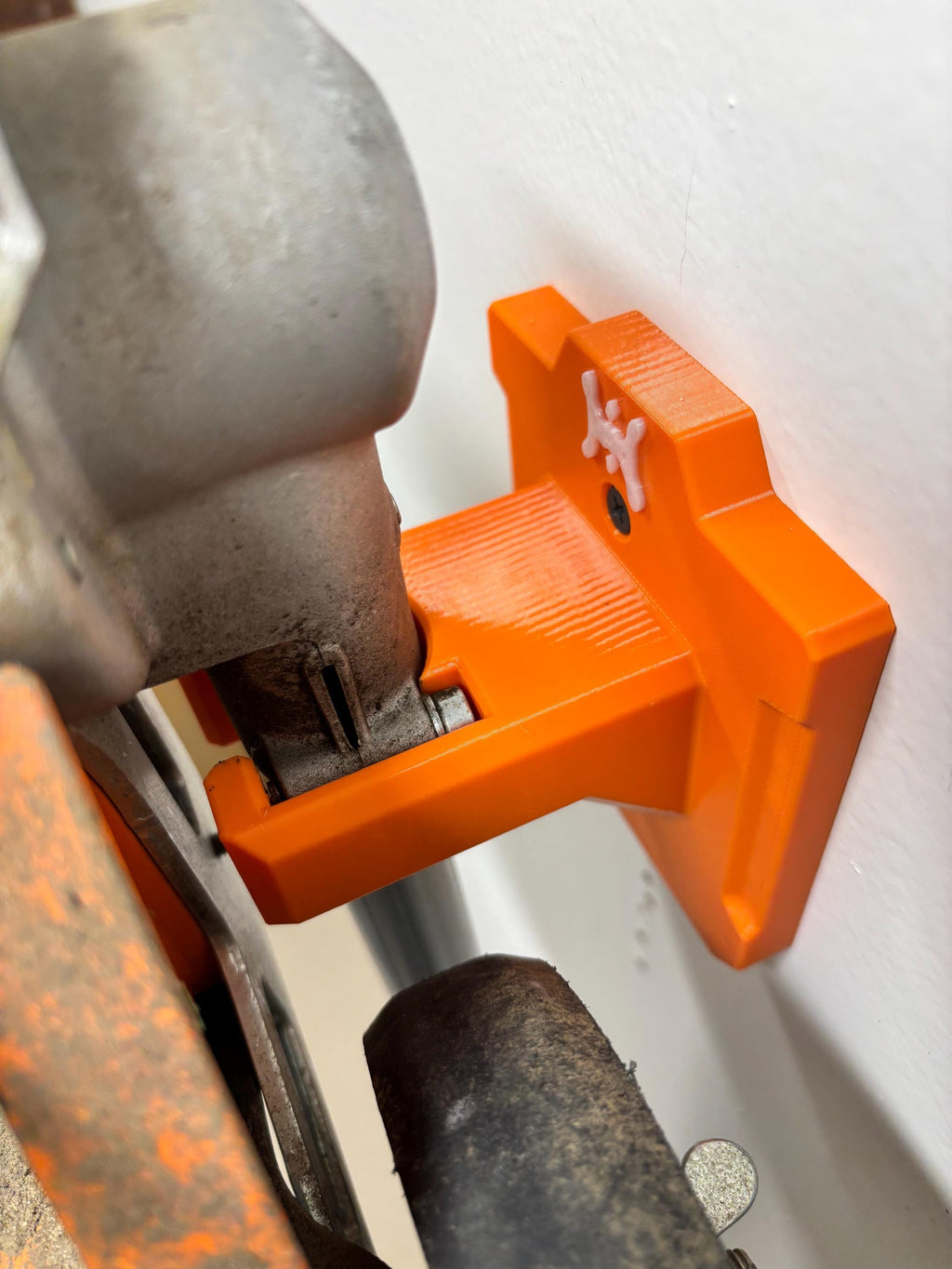 STIHL Kombi Lawn Edger Attachment Compatible Wall Mount Hanger (for Kombi Model FCS-KM)
