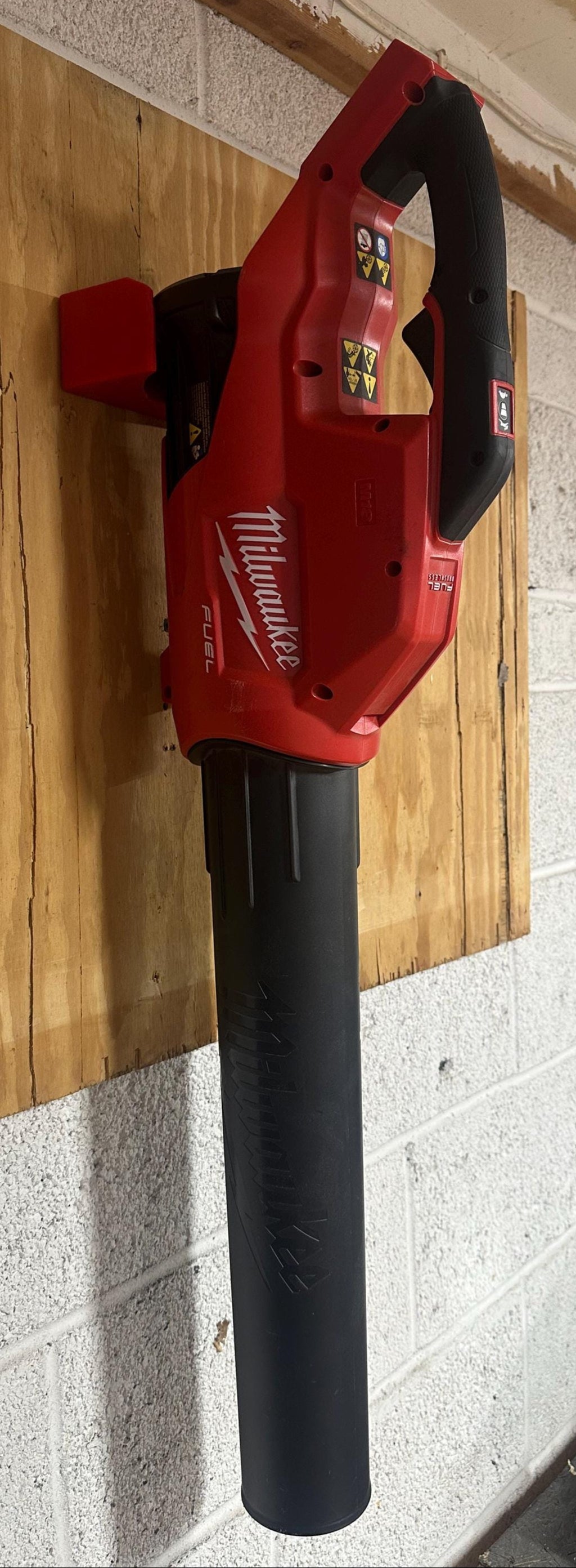 Milwaukee M18 Leaf Blower Compatible Wall Mount (2724-20)