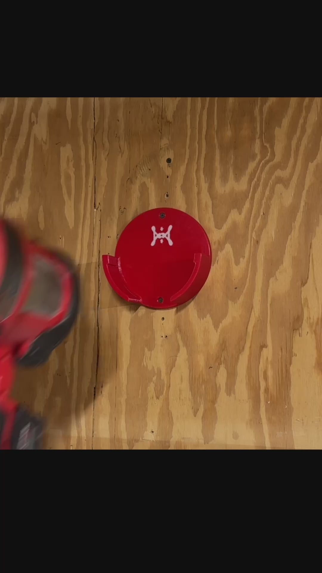Milwaukee M18 Compact Vaccuum Compatible Wall Mount Hanger (for Model #0882-20)