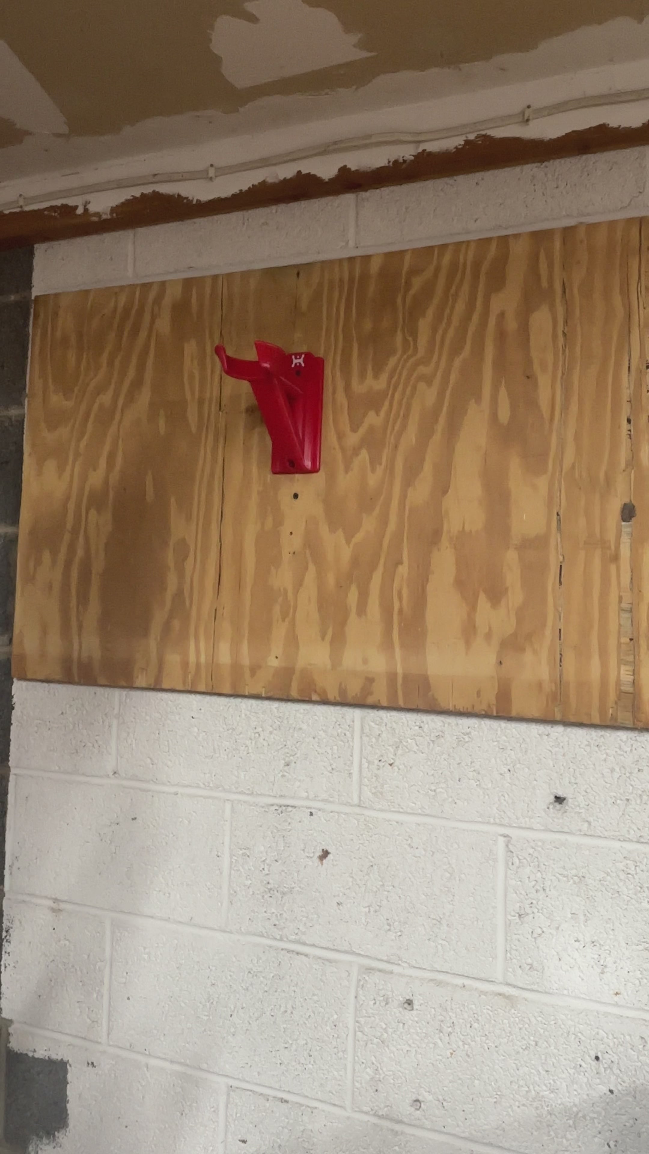 Milwaukee M18 QUIK-LOK String Trimmer Wall Mount Hanger (for Model #3016-20)
