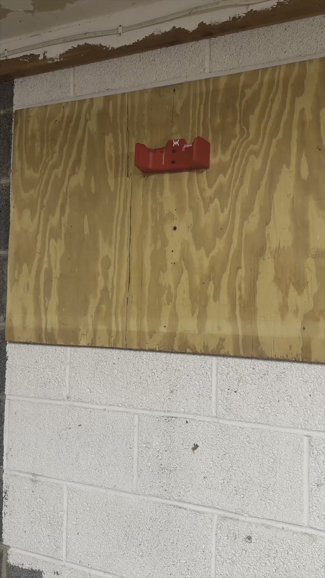 Milwaukee M18 Leaf Blower Compatible Wall Mount (2724-20)